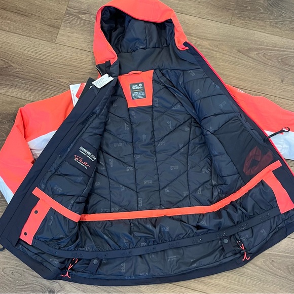 Women’s Jack Wolfskin Snow Jacket - Picture 6 of 7